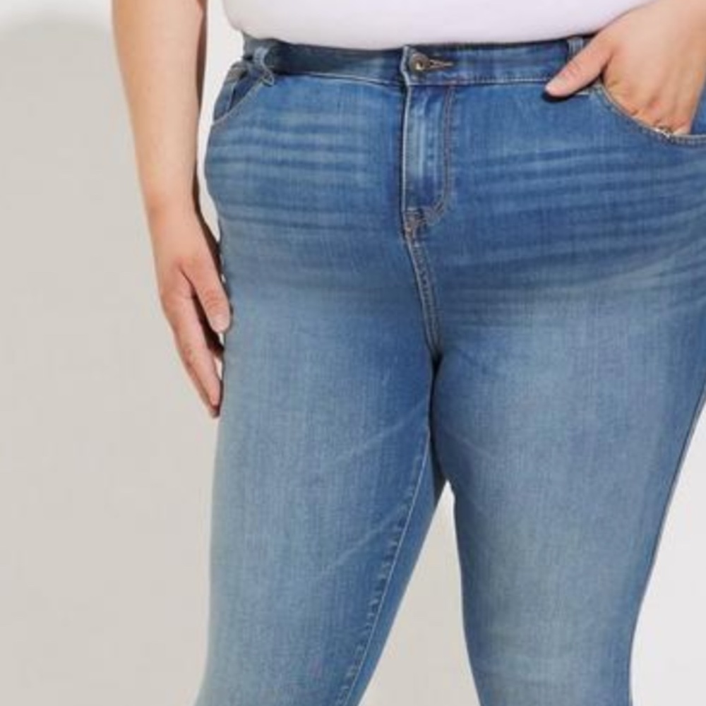 Torrid Size 4 EXTRA SHORT Jean Pull-on Pants